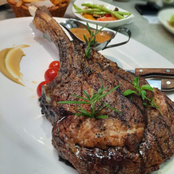 wagyu-tomahawk